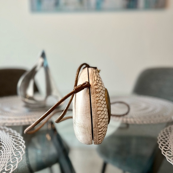 TIMMY WOODS *** AUTOGRAPHED*** Wood Heart Crossbody Bag - Picture 7 of 7